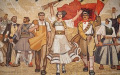 Överallt i Albanien gör sig historien påmind
