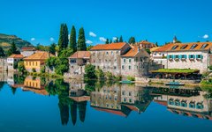 Du besöker den charmiga staden Trebinje