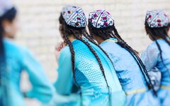 Unga folkdansare i Chiva