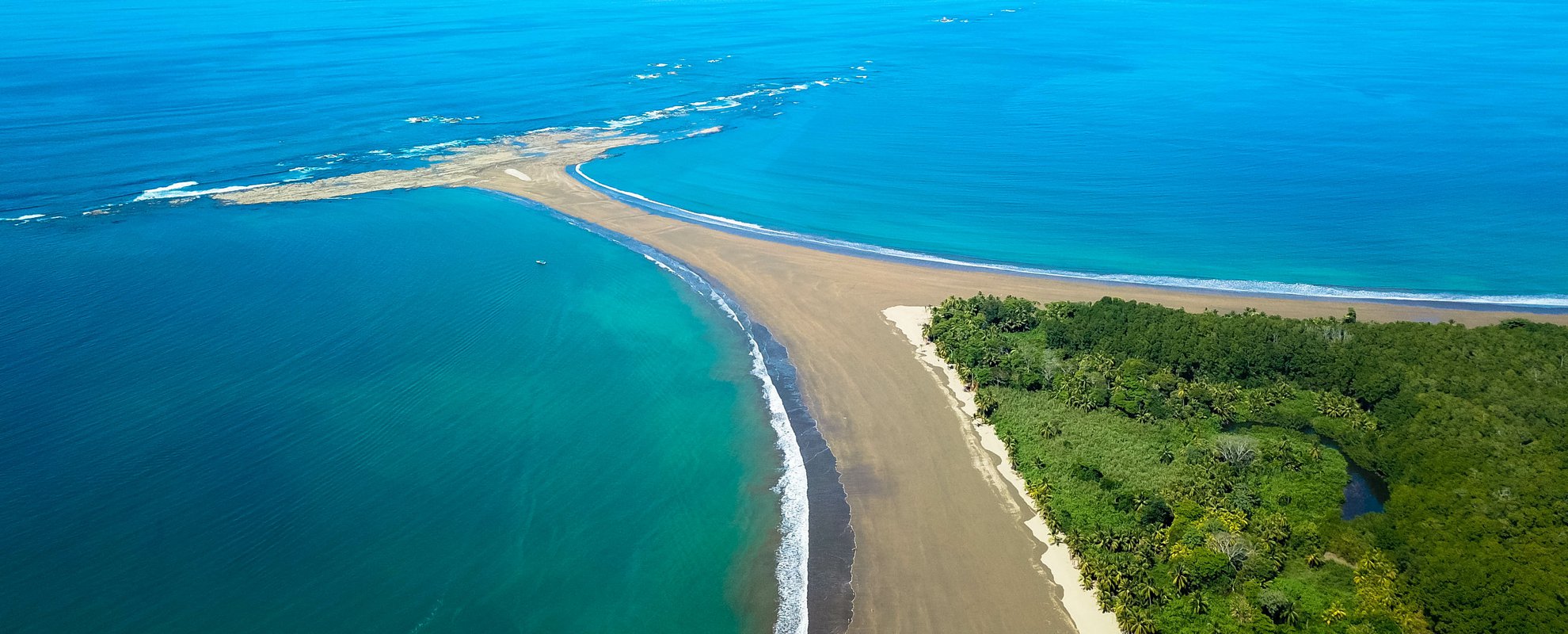 Under resan genom Costa Rica bor du vid stranden som ser ut som en valfena