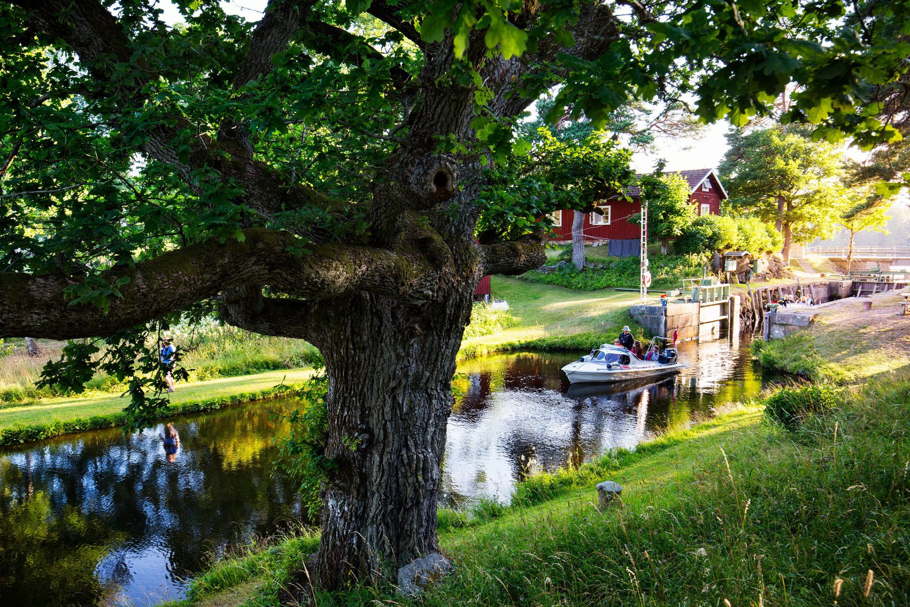 Upperud sluss är en av många vackra slussar längs med Dalslands kanal