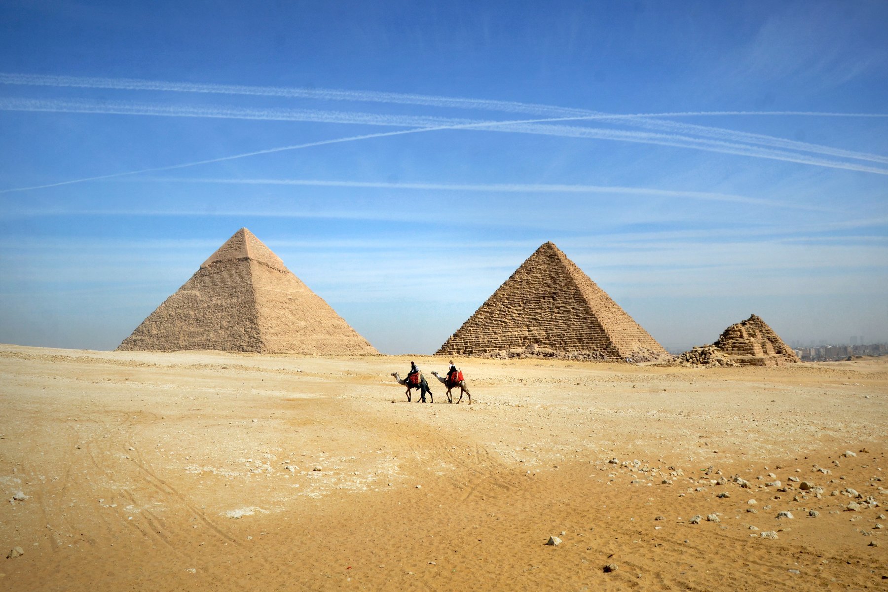 De mäktiga pyramiderna vid Giza