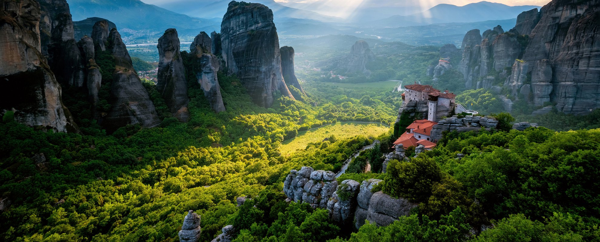 Du besöker det fantastiska världsarvet Meteora
