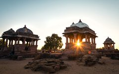 Chhatardi även känt som de kungliga Chhatris eller cenotaferna