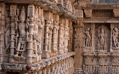 Du får utforska gigantiska stegbrunnen Rani Ki Vav från 1000-talet