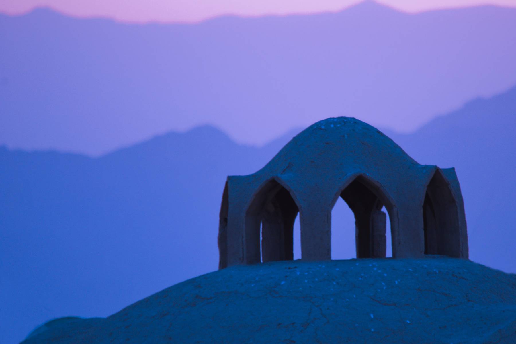 Traditionellt byggt luftkonditioneringssystem i Yazd