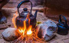 Det bjuds på mycket te under vandringen och i Wadi Rum