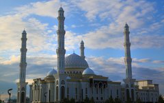 Astana med en mäktig moské