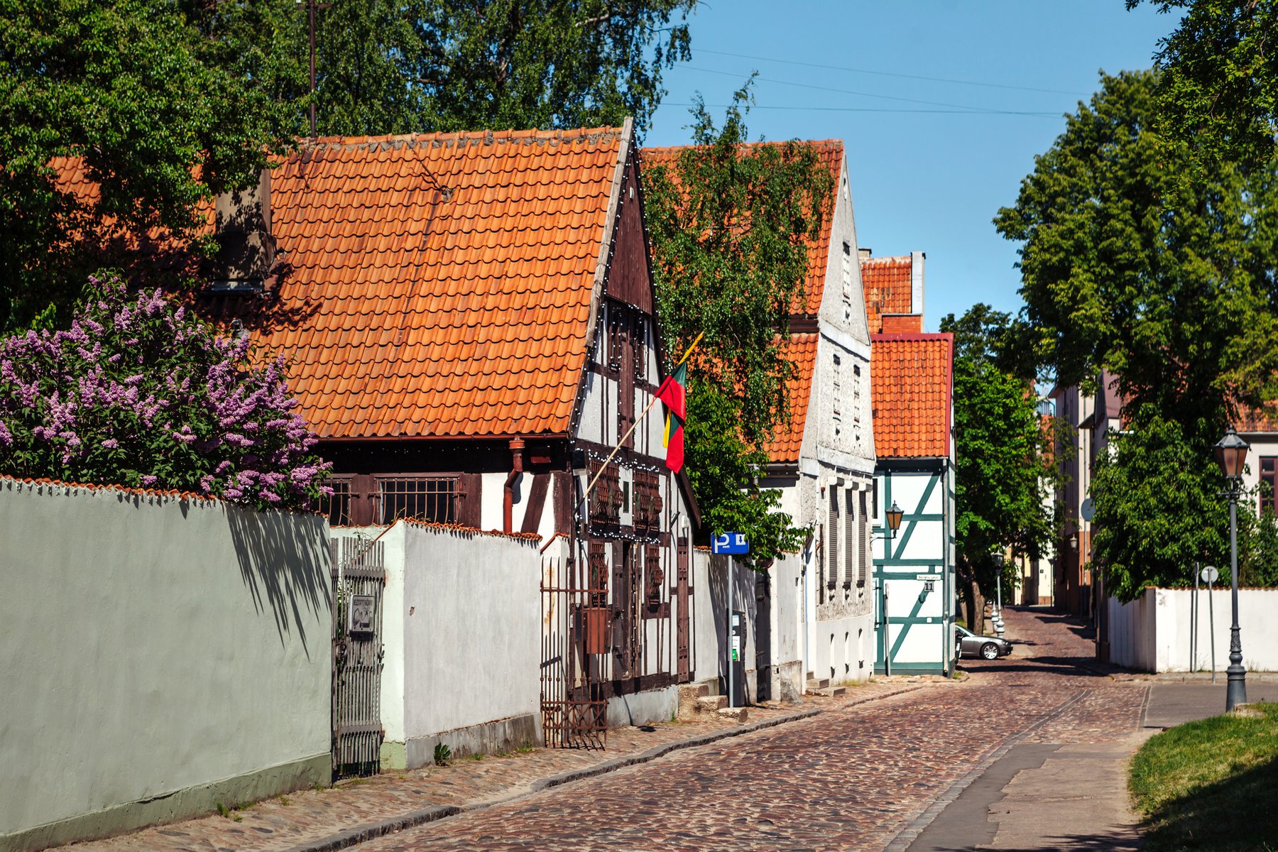 Gamla vackra hus i Klaipeda