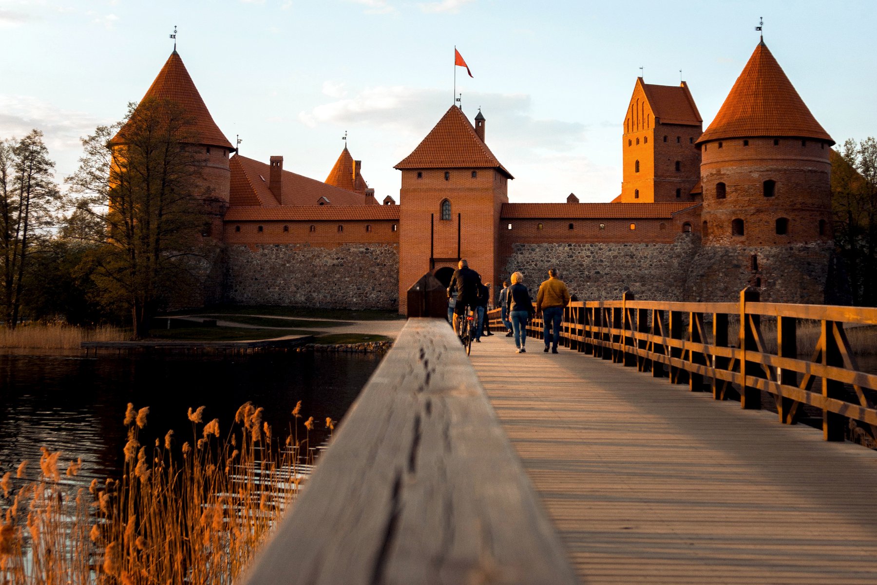 Du besöker det mäktiga slottet Trakai i södra Litauen