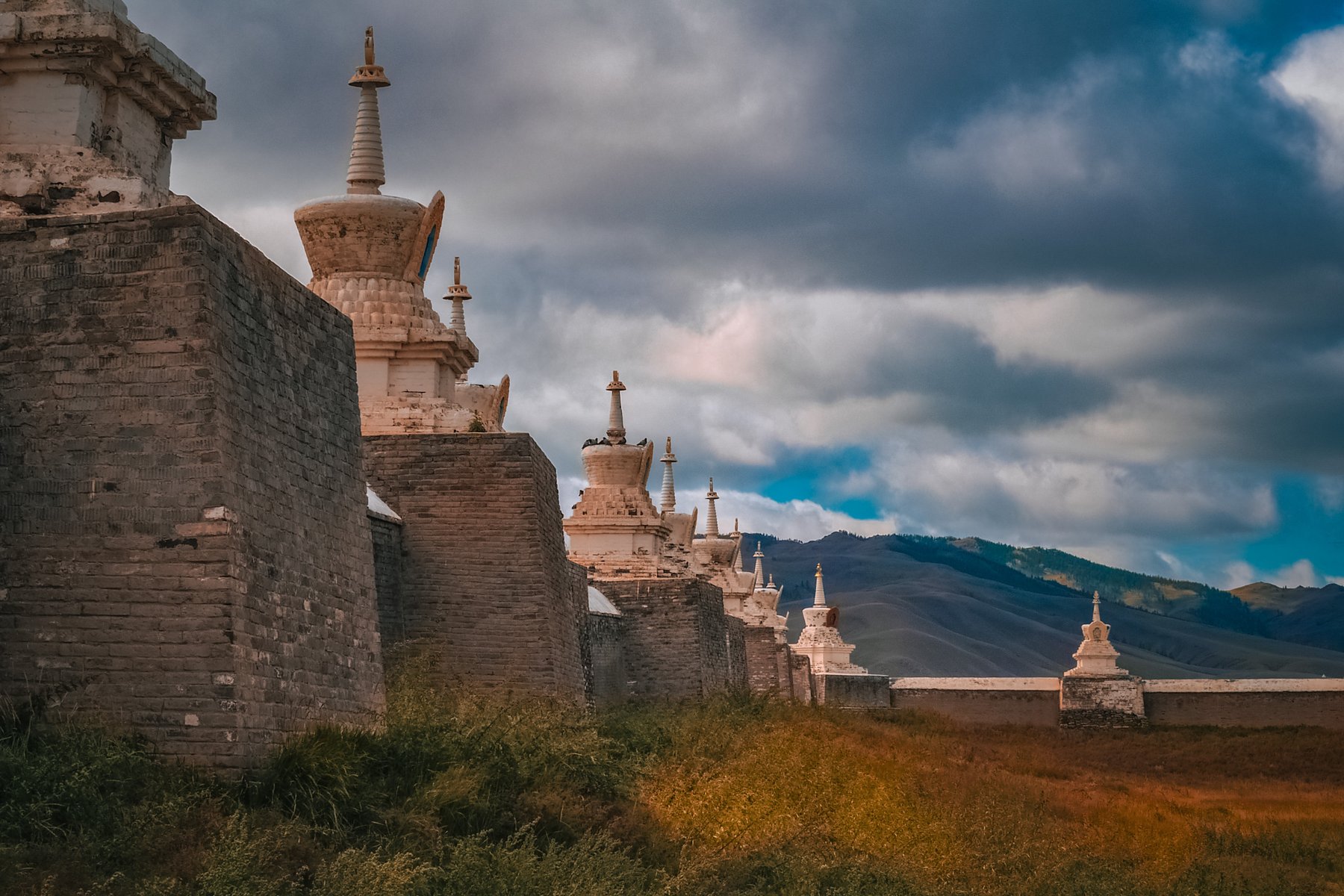 Erdene Zuu med sin mur och stupor