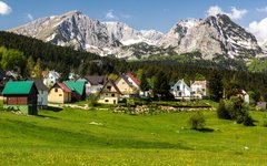Du bor tre nätter i bergsbyn Zabljak