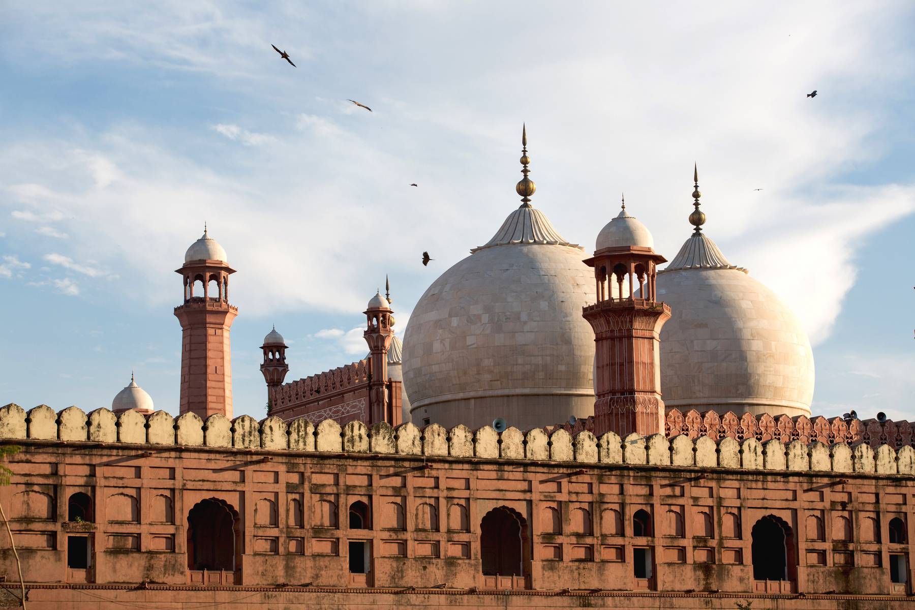 Den fantastiskt vackra Badshahi moskén i Lahore