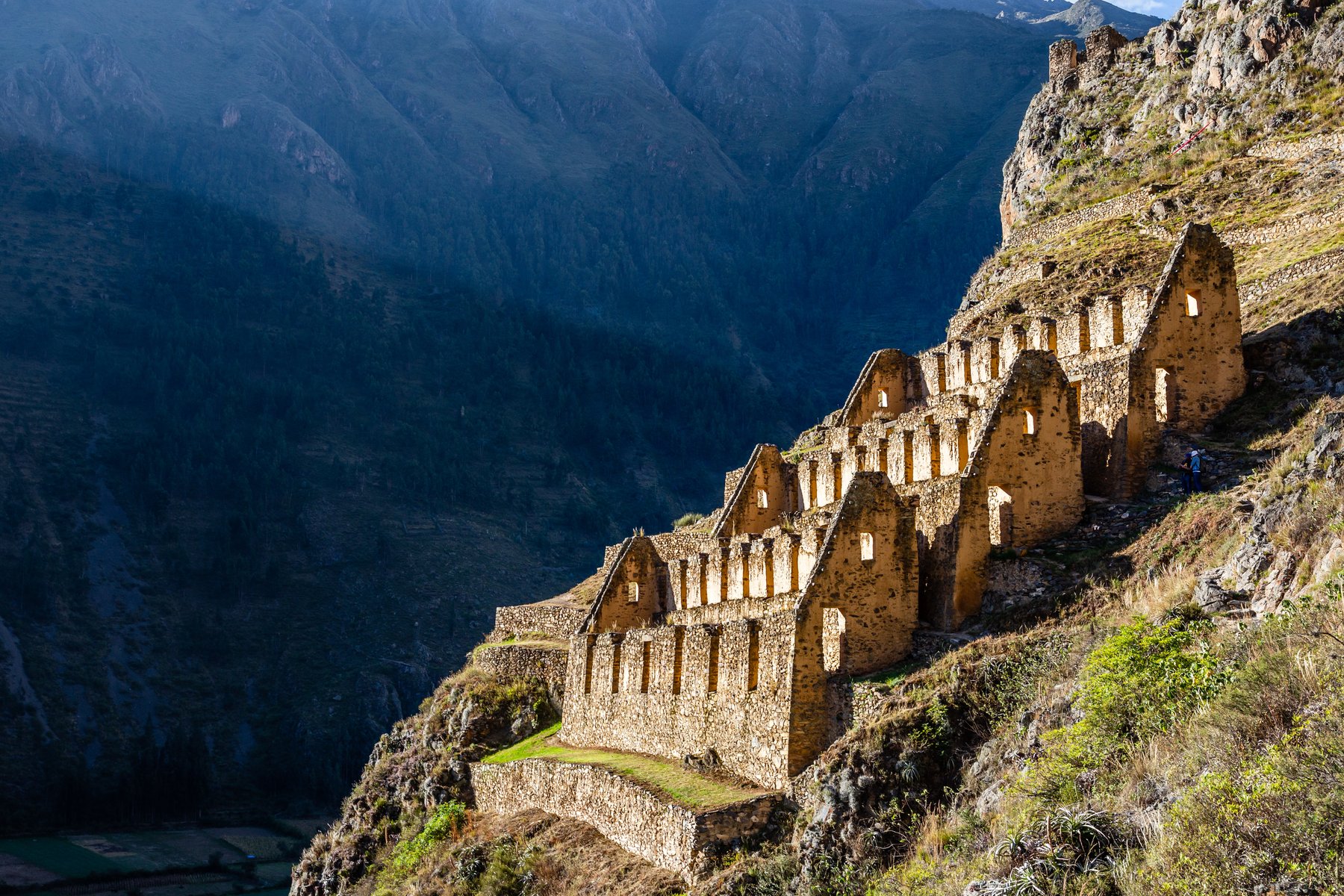 Du besöker den gamla Inkastaden Ollantaytambo