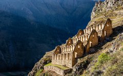 Du besöker den gamla Inkastaden Ollantaytambo