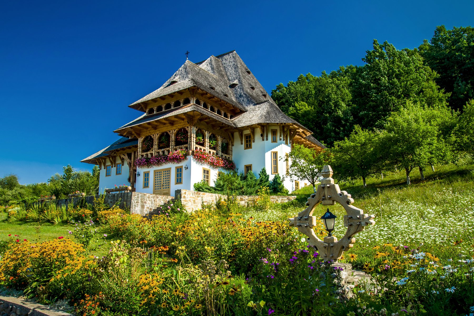 Ett av många fantastiska kloster i Maramures