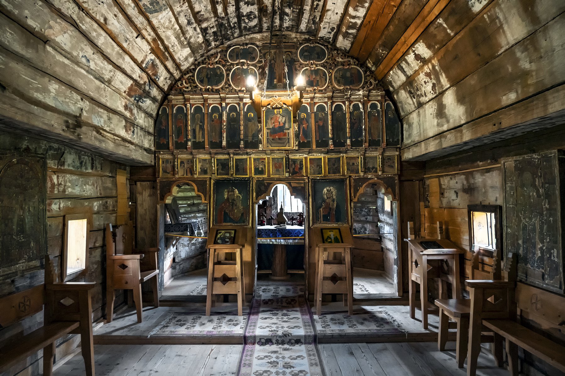 I Maramures besöker du träkyrkor från 1300-talet