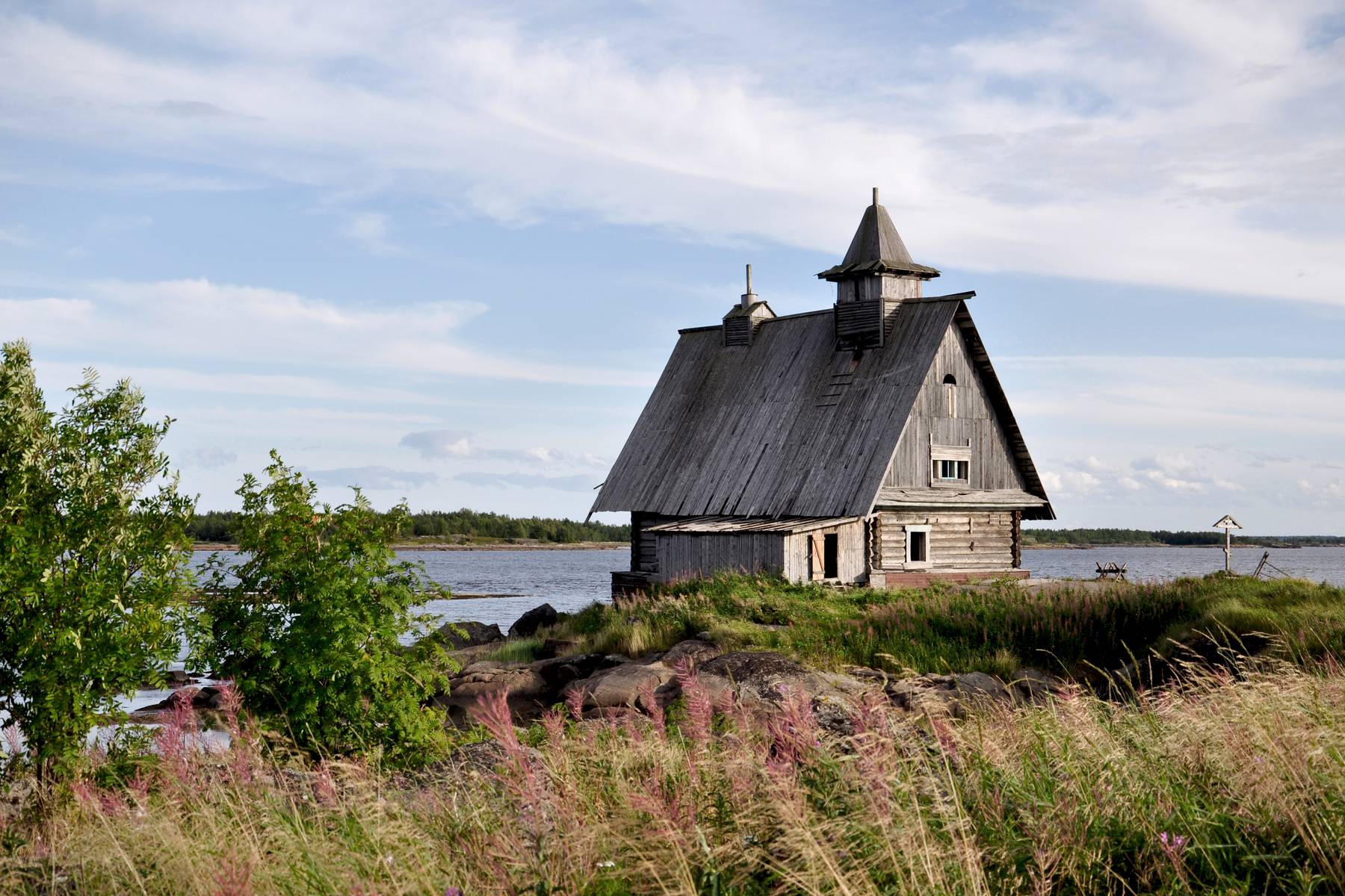 En vacker träkyrka nära Kem