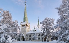 Både Jokkmokks nya och gamla kyrka är värda ett besök