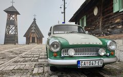 Filmregissören Kusturicas unika by Drvengrad i södra Serbien