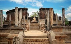 Den gamla huvudstaden Polonnaruwa med sina ruiner