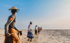 Aktiviteter på en strand vid Trincomalee