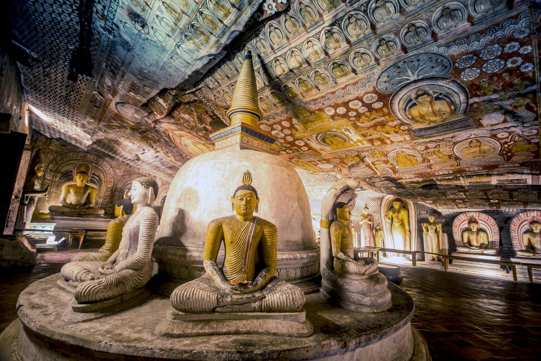 Grottkomplexet vid Dambulla är en av höjdpunkterna på din resa till Sri Lanka