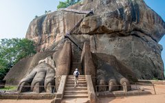 Under din resa till Sri Lanka besöker du den mytomspunna lejonklippan