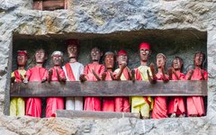 Resa Sulawesi Toraja träfigurer döda
