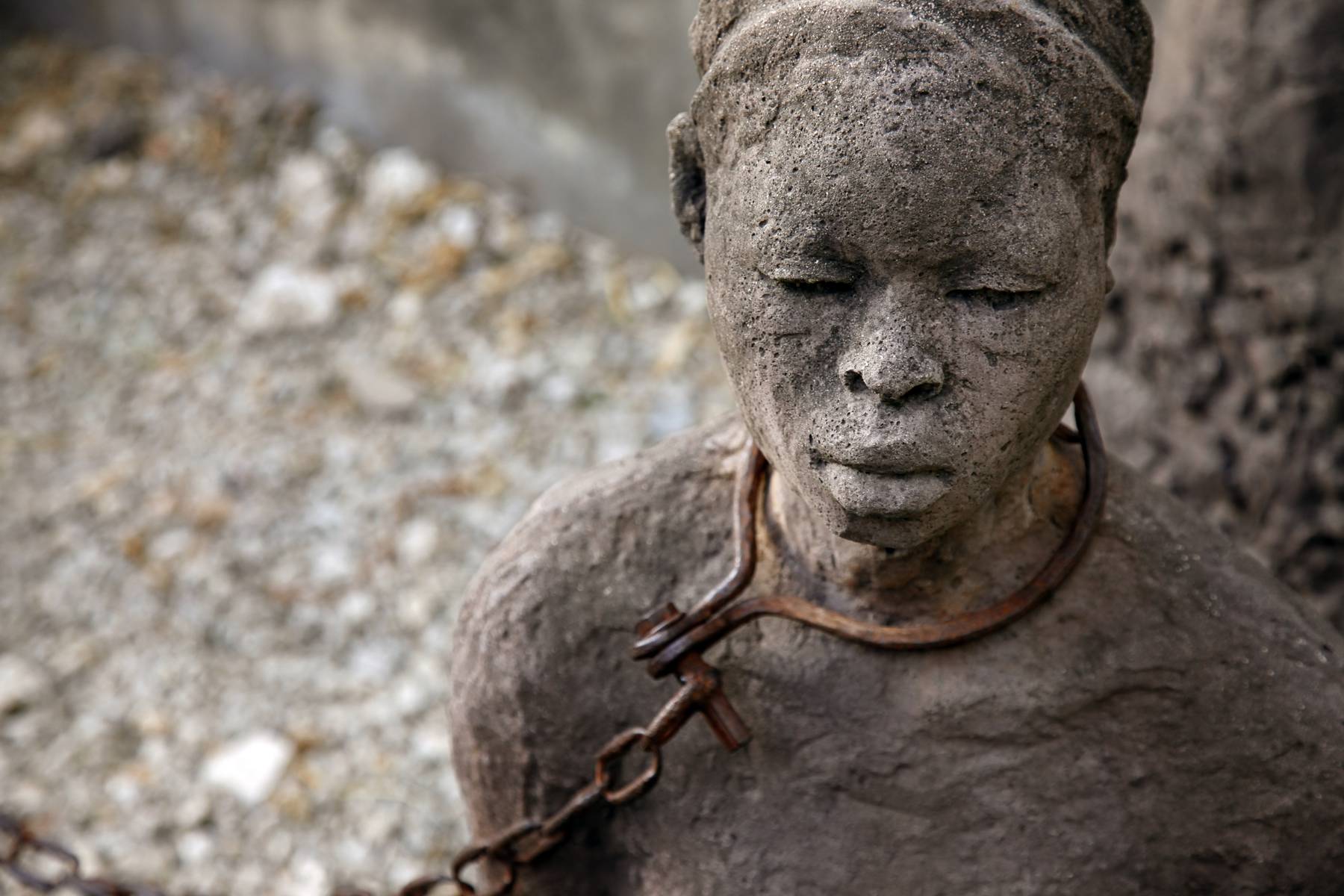 Detta minnesmonument i Stone Town vittnar om Zanzibars roll i slavhandeln