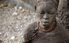 Detta minnesmonument i Stone Town vittnar om Zanzibars roll i slavhandeln