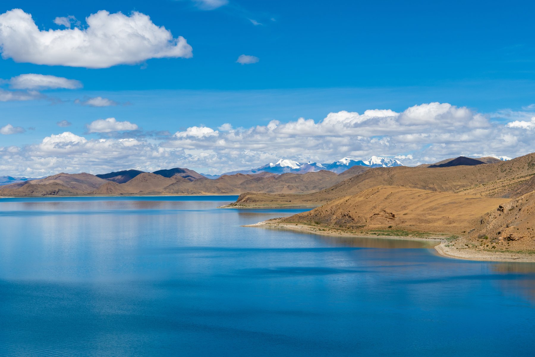 Du besöker den heliga sjön Namtso under resan genom Tibet