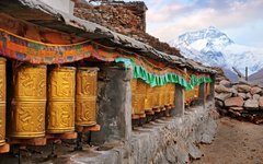 Bönehjul vid Rumbuk med utsikt över Mt Everest