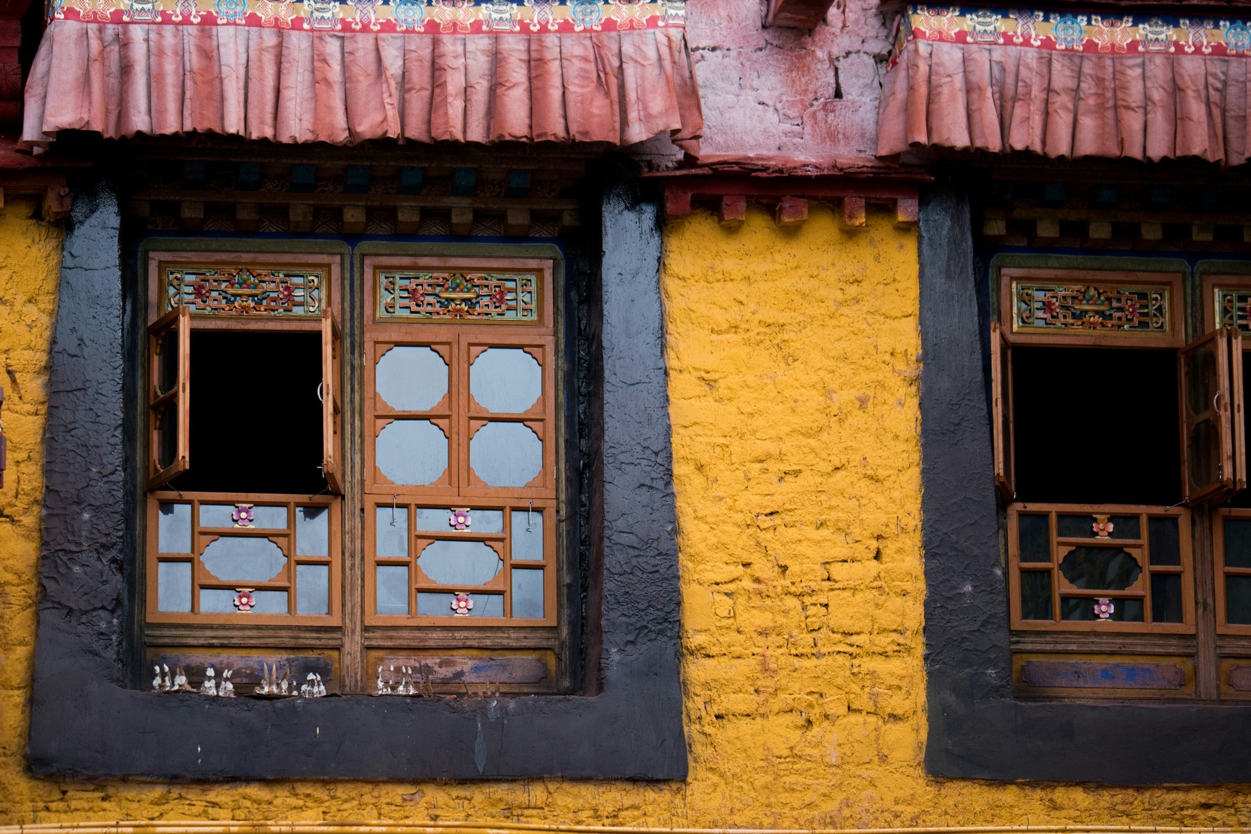 Typisk tibetansk arkitektur i gamla delarna av Lhasa