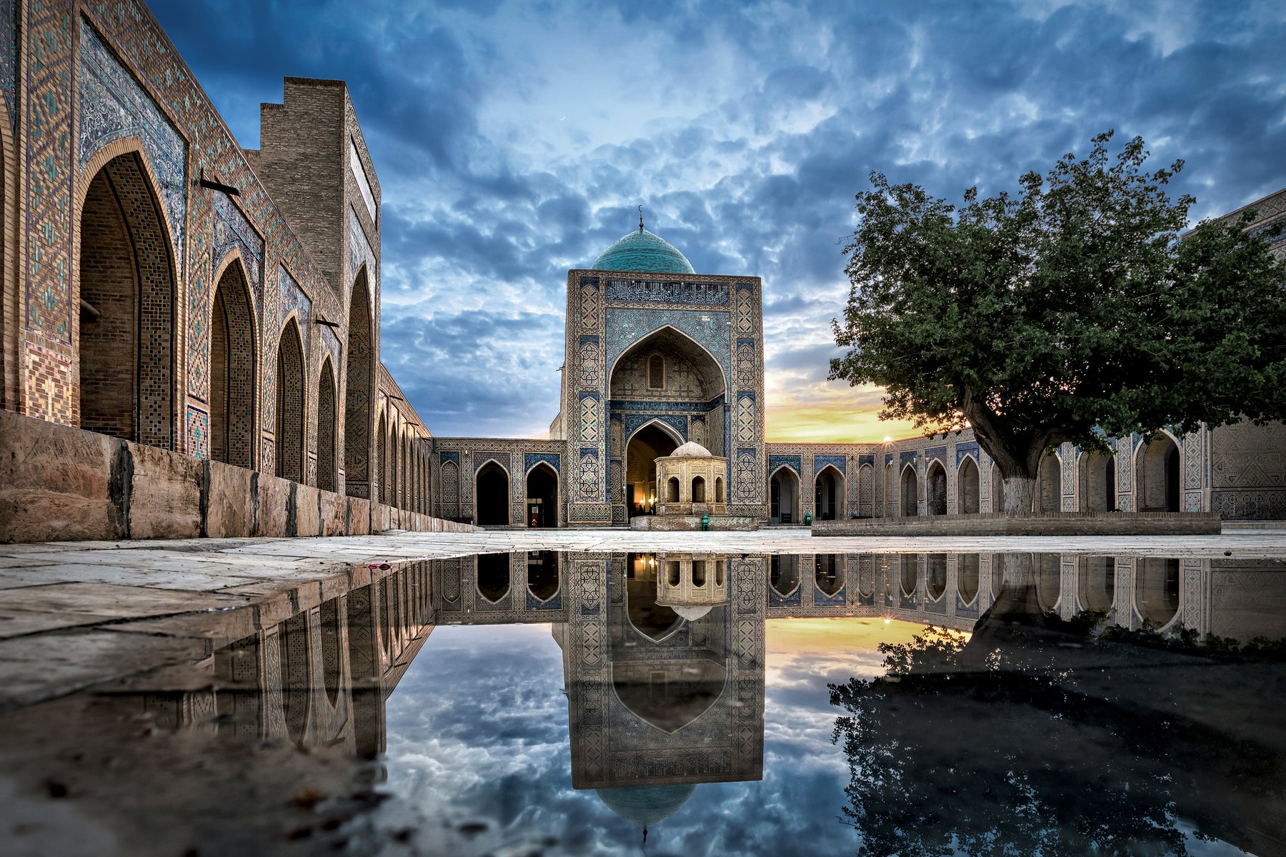 Den mäktiga Kalyanmosken i Bukhara