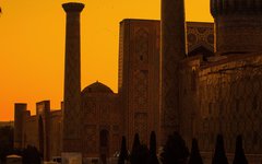 Solnedgång i den historiska staden Samarkand
