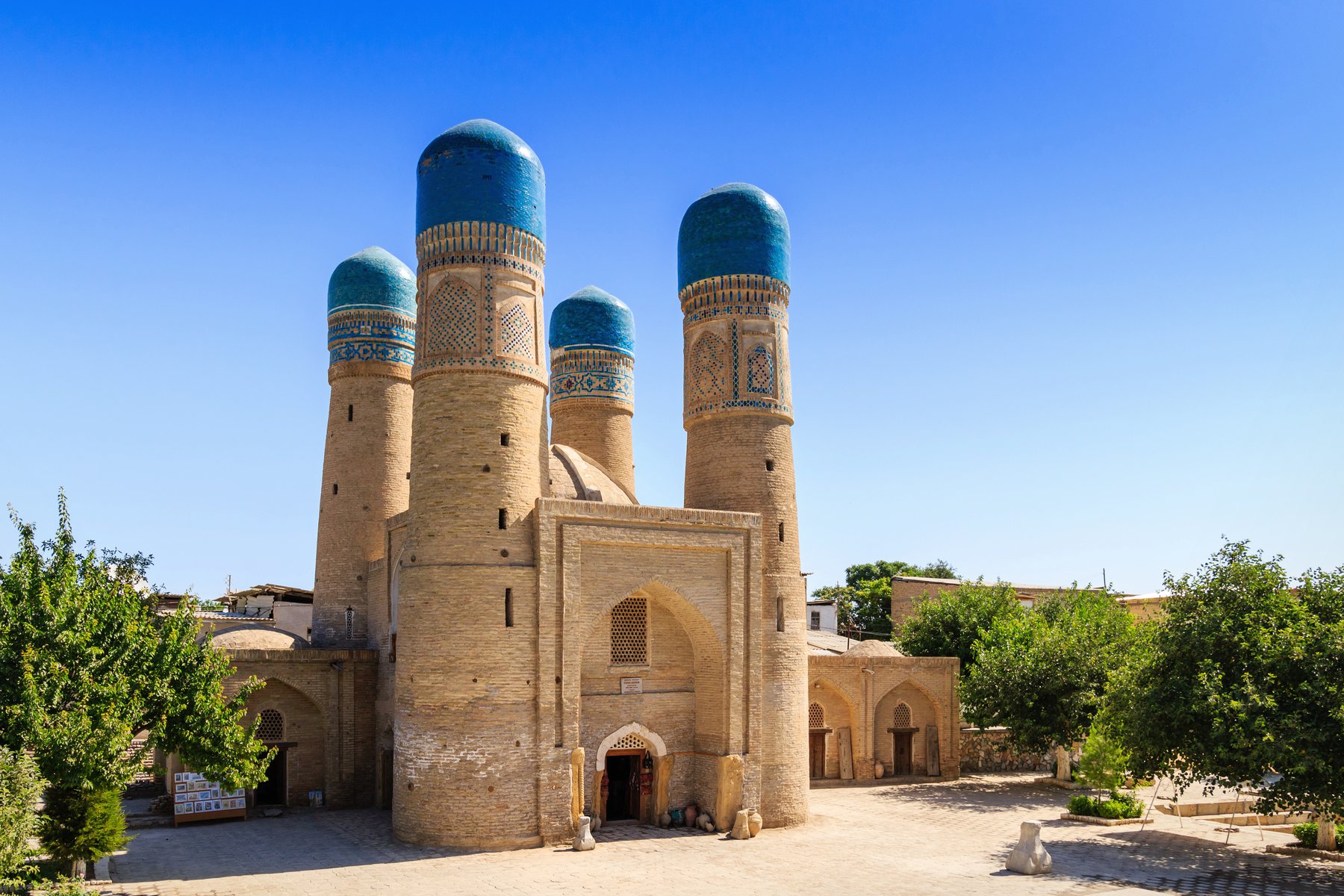Chor minar madrassa med sina fyra utsmyckade minareter
