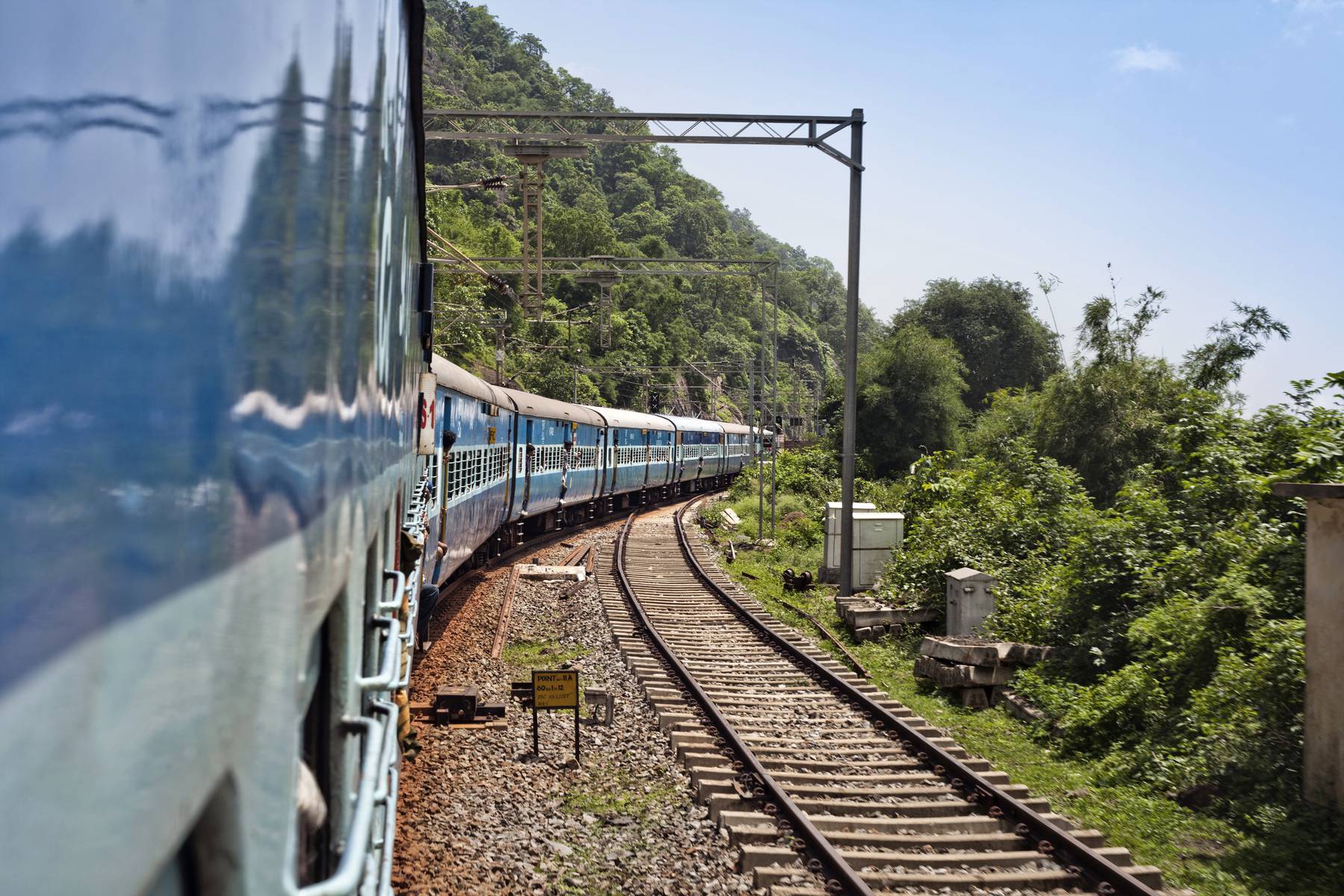 Tåg genom natur i Andhra Pradesh