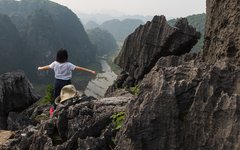Storslagna vyer från Lying Dragon Mountain i Vietnam