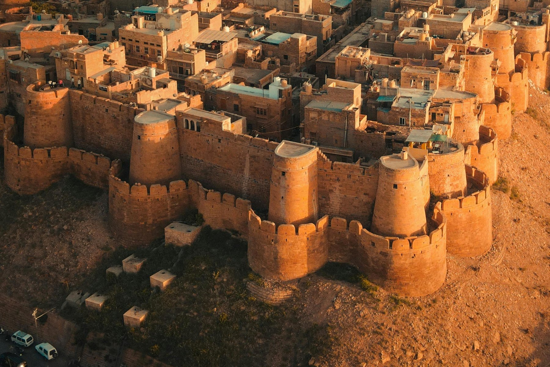 Jaisalmers sandstensmurar är en mäktig syn