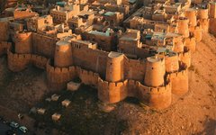 Jaisalmers sandstensmurar är en mäktig syn