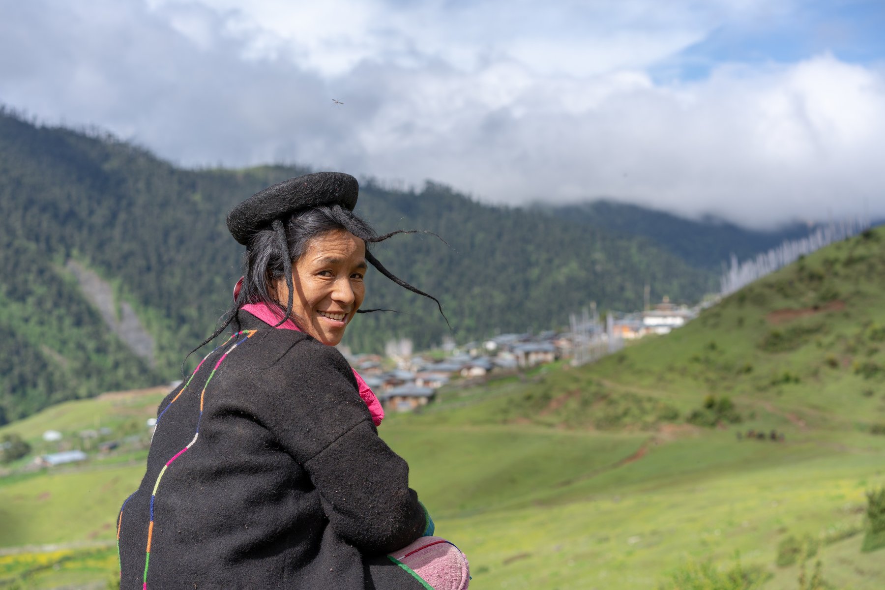 Vacker omgivning vid byn Merak i östra Bhutan