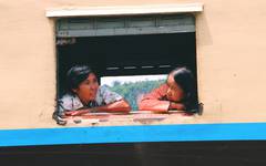Att åka tåg i Burma är en njutning