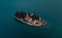 maxim-berg-m-c10j7r910-unsplash (2)
