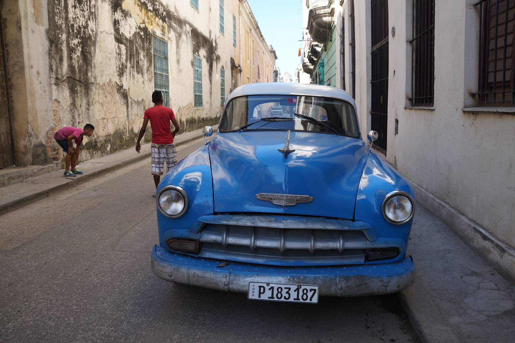 Strosa runt i gamla stan i Havanna