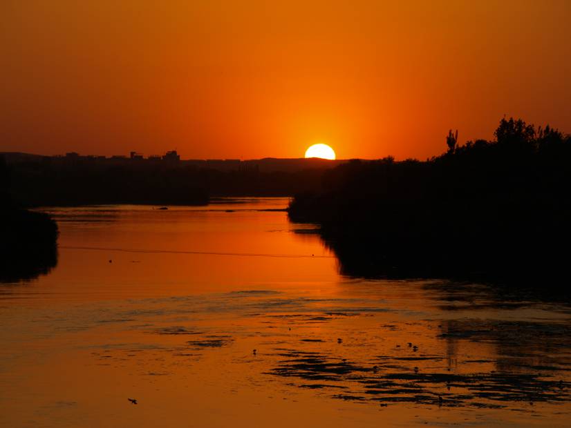 Solnedgang over Eufrates