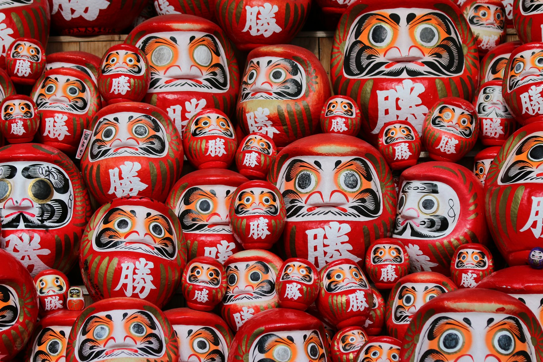 Traditionella japanska lyckodockor Daruma är inspirerade av zenmunken Bodhidharma, som grundade zenbuddhismen i Japan