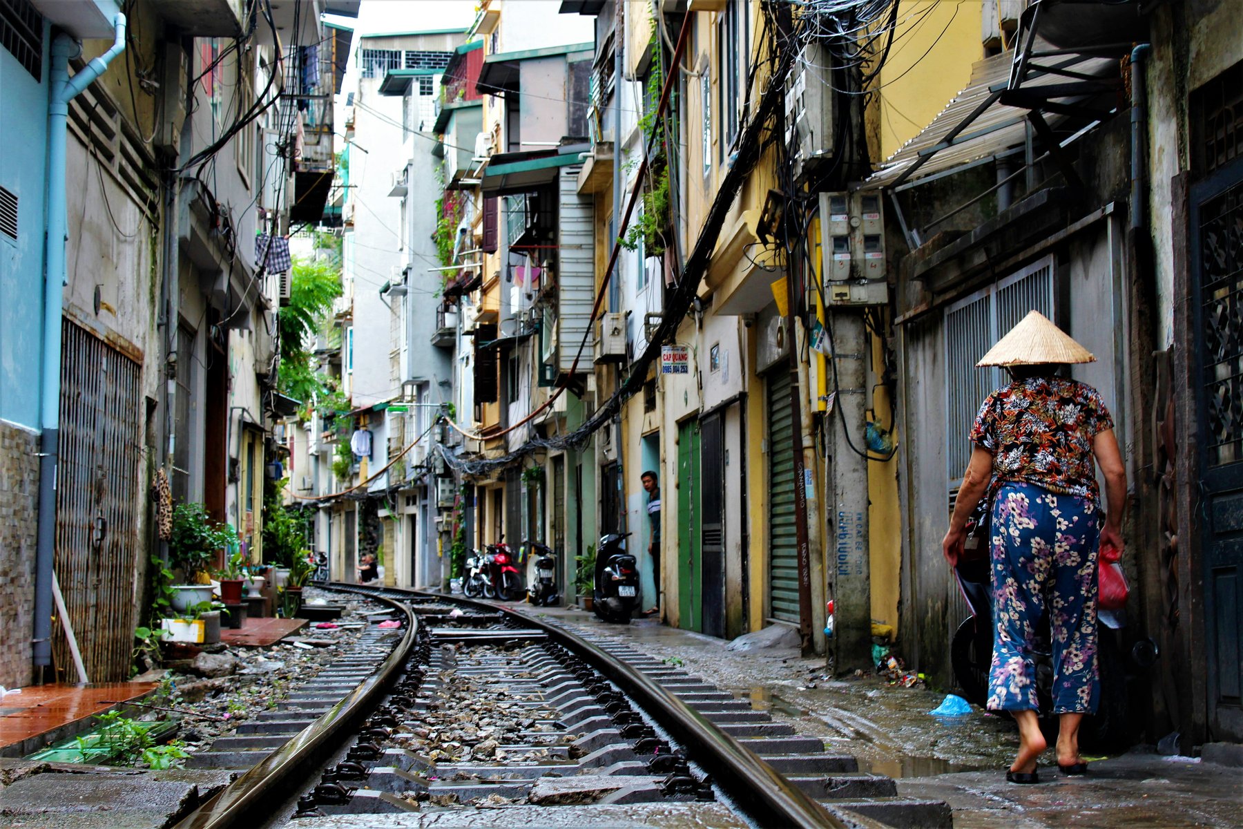 En trång gata i Hanoi